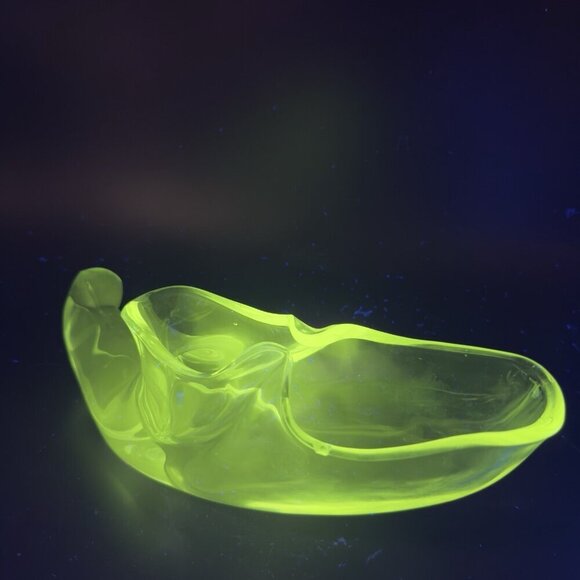1950s Heisey Glass Clear Elf Shoe Cornucopia Heavy Manganese 365nm Green UV Glow - Picture 4 of 16